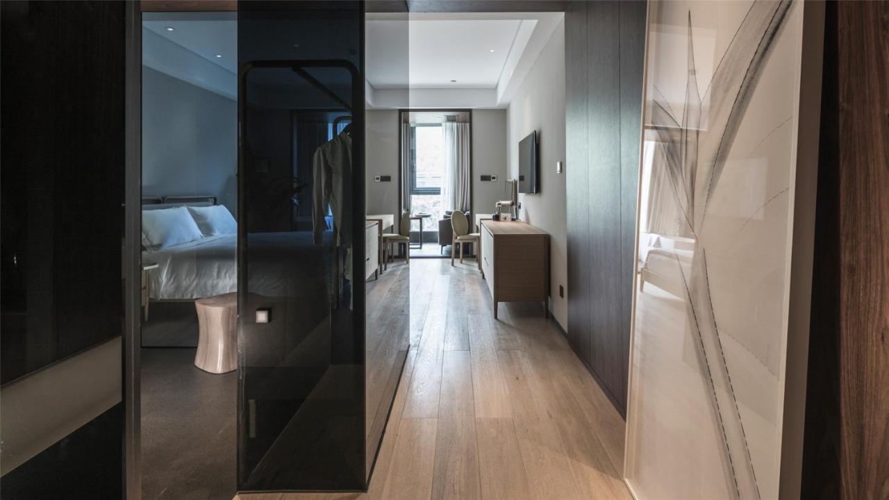 The Nook - A Design Hotel, Near Subway